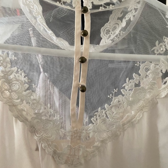 High Neck Sheer Lace Sleeveless Top - Picture 3 of 4